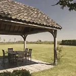 Domaine Sur Les Sarts Hotel