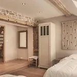 Domaine Sur Les Sarts Hotel