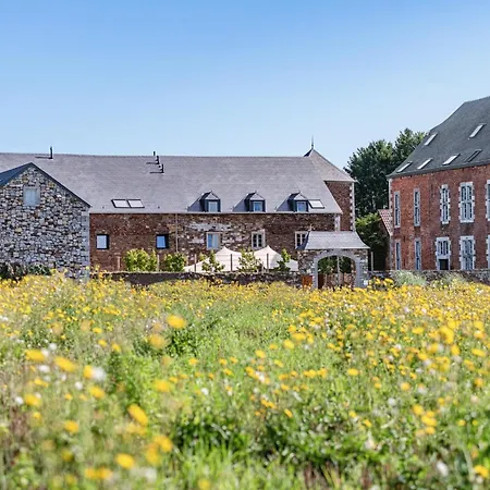 Domaine Sur Les Sarts Hotel 4*