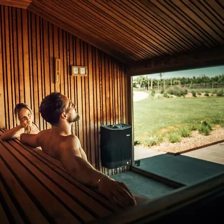 Domaine Sur Les Sarts Hotel 4*